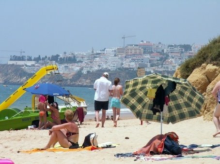 Albufeira beach by draighean