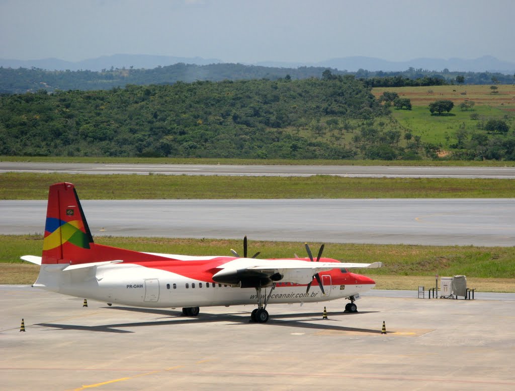 OceanAir Fokker 50 (PR-OAW) - Belo Horizonte-Tancredo Neves (CNF), Confins, MG, Brasil. by André Bonacin