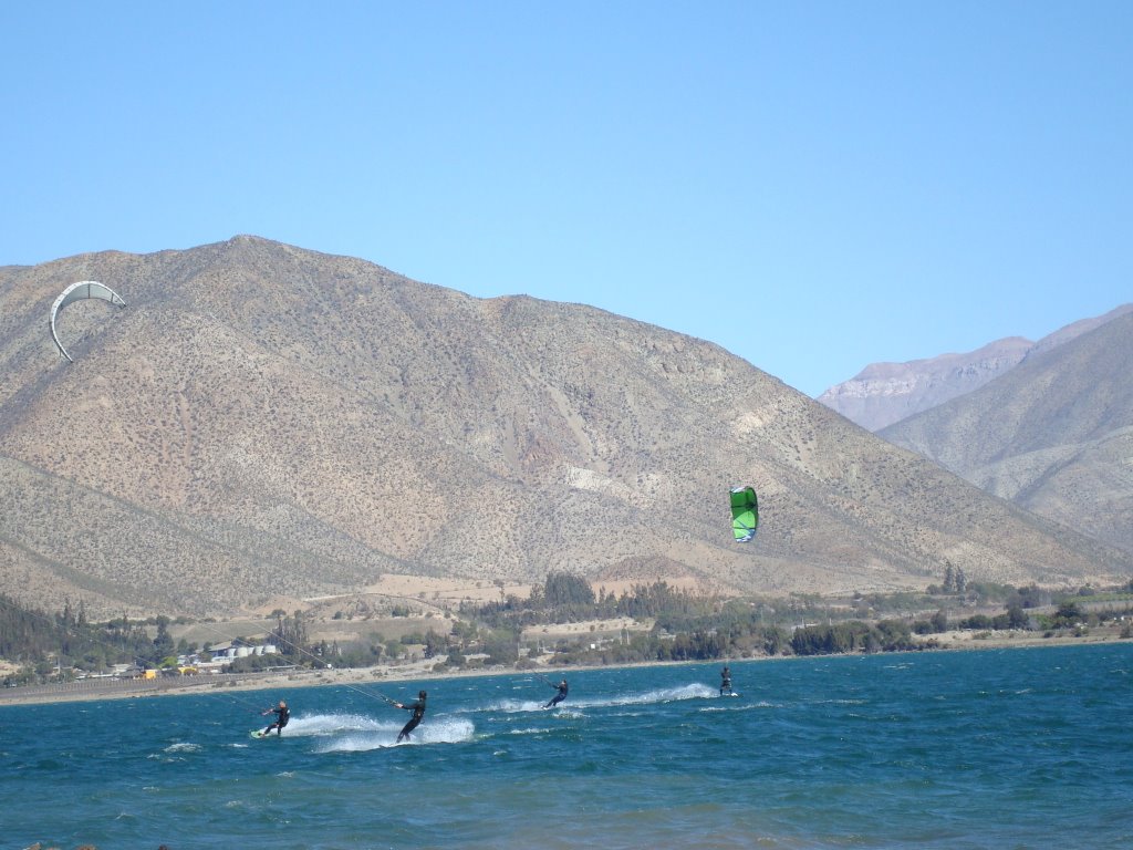 Kitesurf in Puclaro Dam, Valle del Elqui, La Serena, Chile by Patricia Santini