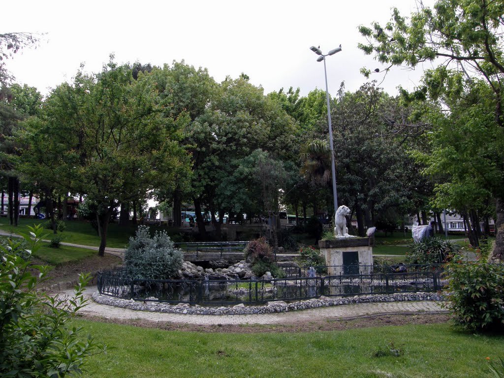 Doğancılar Parkı, Üsküdar by Bora Arasan