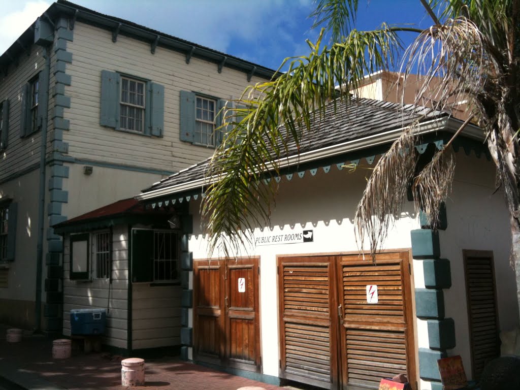 Small building behind Court House by kingsult