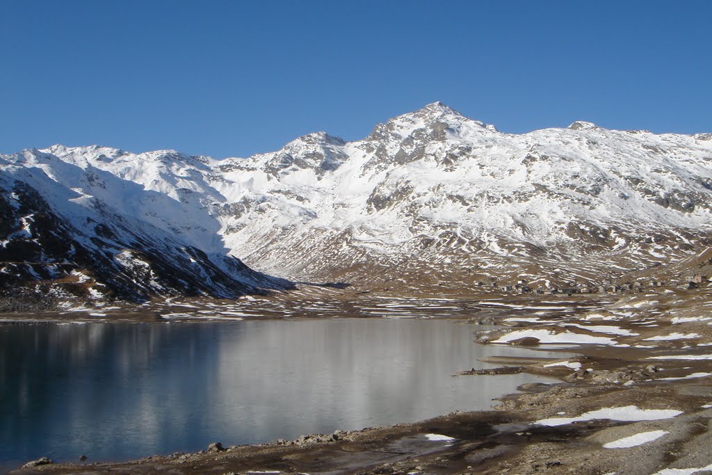 Lago del Passo Spluga by Luca Milan