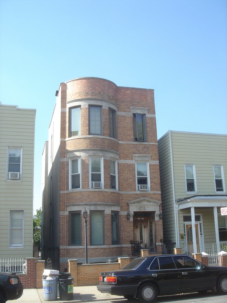 Brownstone style house on 37th St between 28th Ave and Astoria Blvd facing northwest by aviator_rob