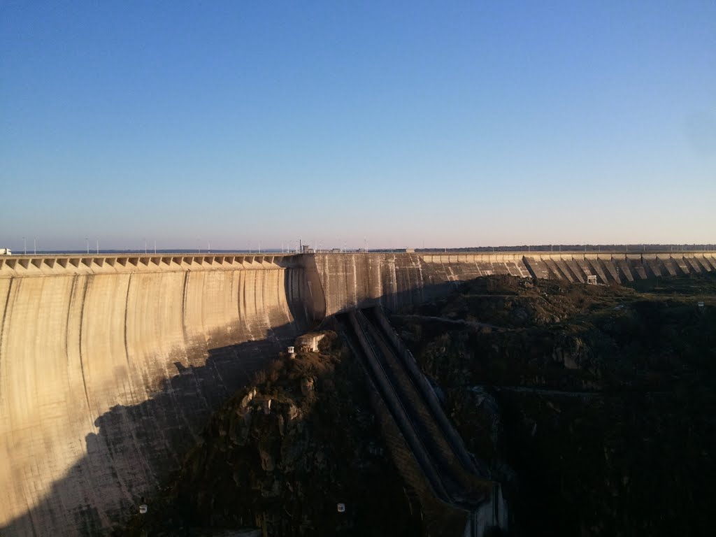 Presa de la Almendra by LU15M4