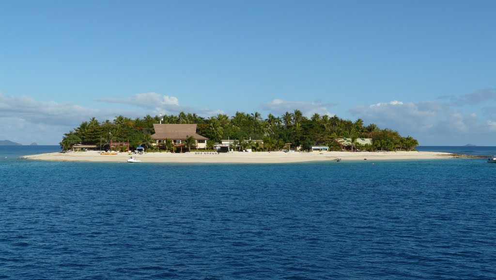 Beachcomber Island, Fiji by jettos