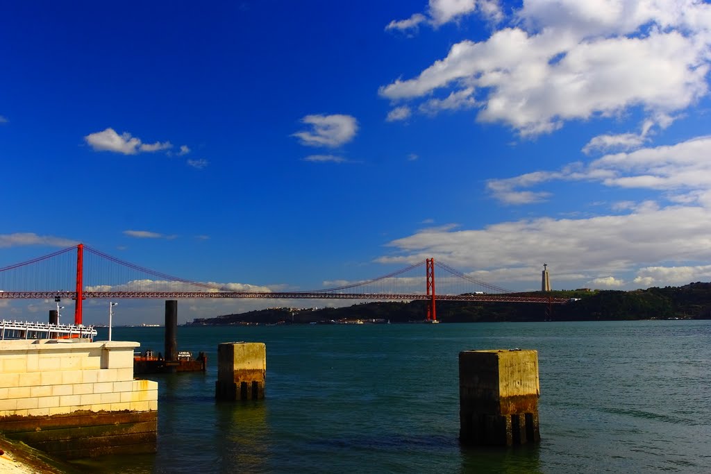 Lisbon, Portugal by Roman Korzh