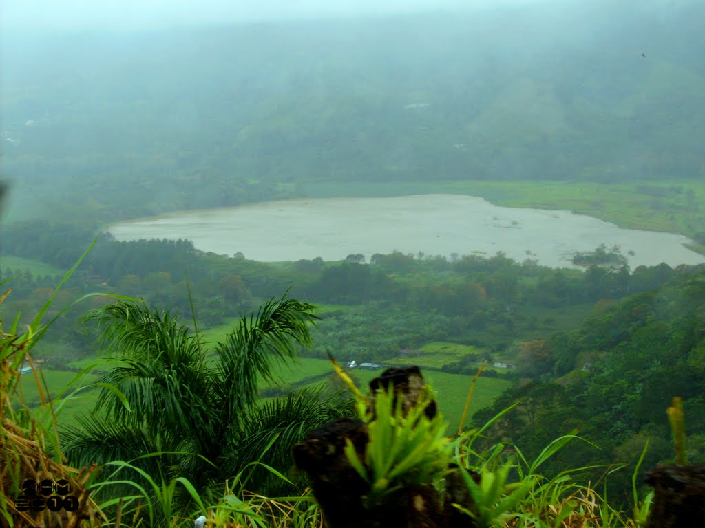 Lago de la Represa de Cachí, Cartago, Costa Rica by Peloy (Allan H.M.)