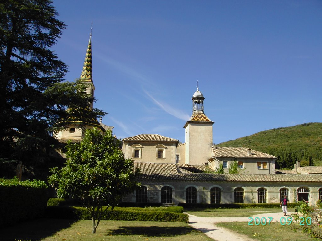 Le cloître 2 by Jackie Gomez-Blasco