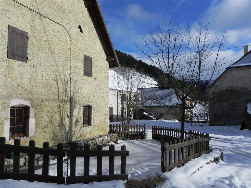 Maisons anciennes au hameau des Deux by Bruno Durand