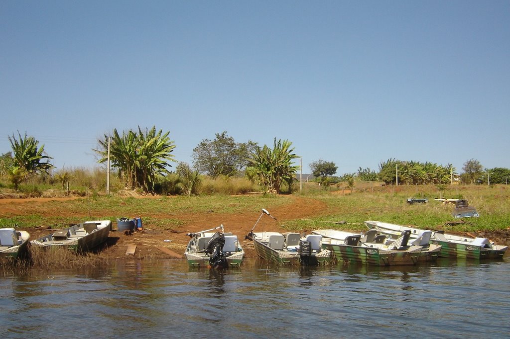 Porto da Pousada do Germano em 2007, com o nível das áquas bem alto - Serra da Mesa/GO. by Paulo Noronha