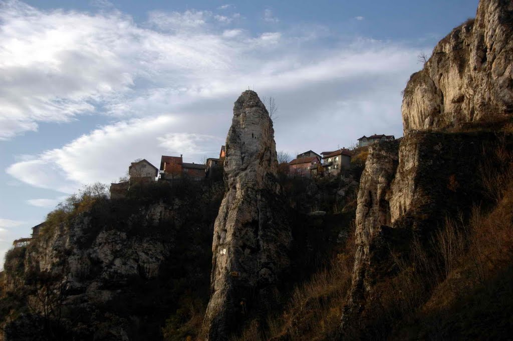 Stenovito brdo na ulazu u Sarajevo by Teča sa Dunava