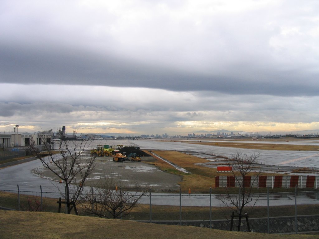 South-eastward from North-edge of Itami Apt.（伊丹空港） by kap5pa