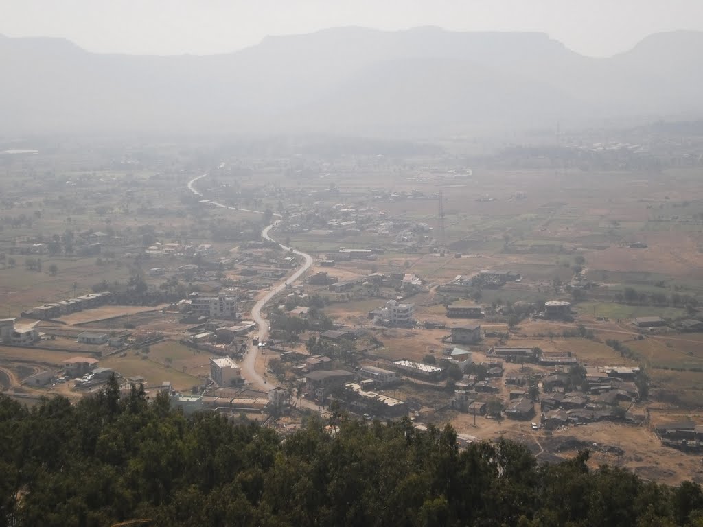 Birds eye view of Lonavala - Pune highway from top. by PM Velankar