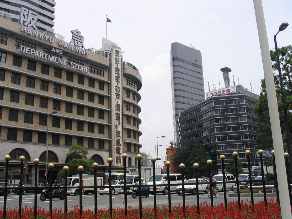 Vanished old Bldg. of Hankyu Dept.in 2006(left)（大阪旧阪急百貨店） by kap5pa