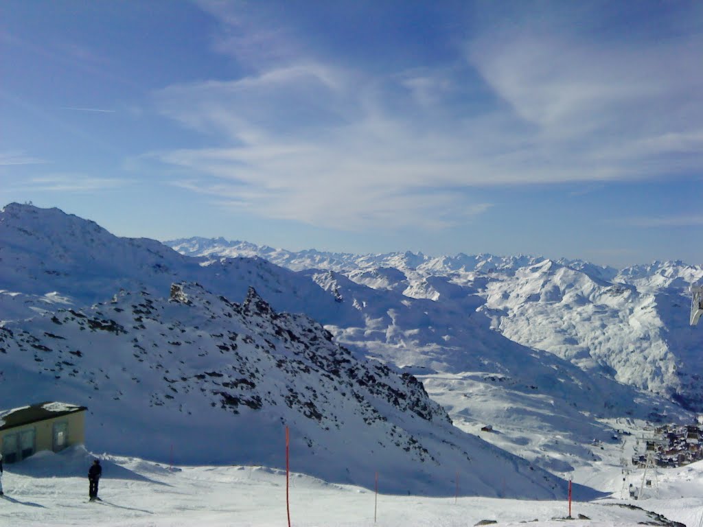 Val Thorens - station de ski - wonderful view over the alpes by Karin Seubert