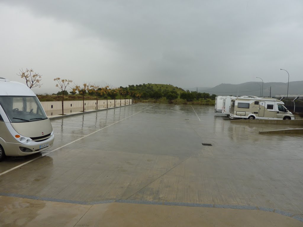 Parking Dólmenes Antequera. http://viajar-con-autocaravana.blogspot.com/ by alfredo sarria (alsa…