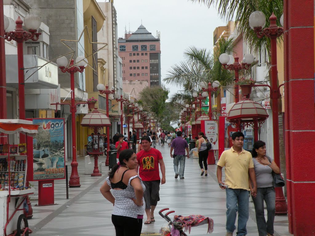 Peatonal en Arica-Chile by Héctor Guillermo Riv…