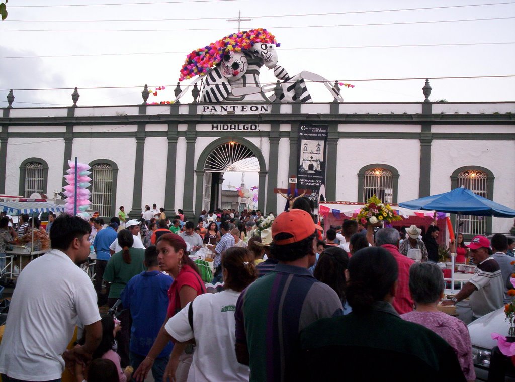 Panteon Hidalgo, Dia de Muertos (M. Arriero) by Mario Arriero