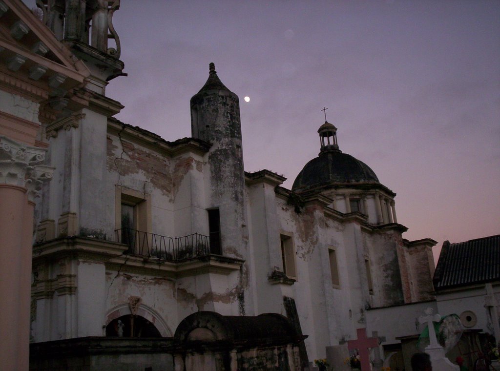 Panteon Hidalgo (M. Arriero) by Mario Arriero