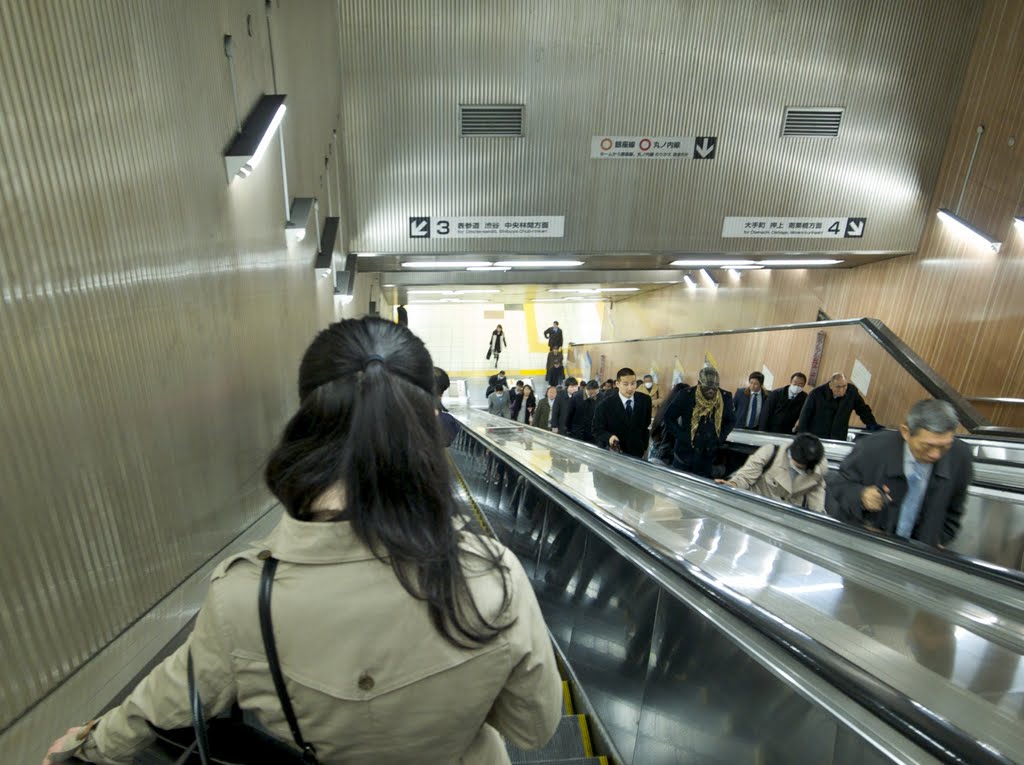 東京メトロ 永田町 B１F−B６Fエスカレーター by 野口浩