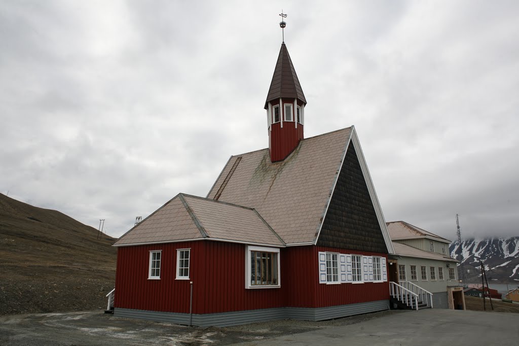 Longyearbyen kirke by longdistancer