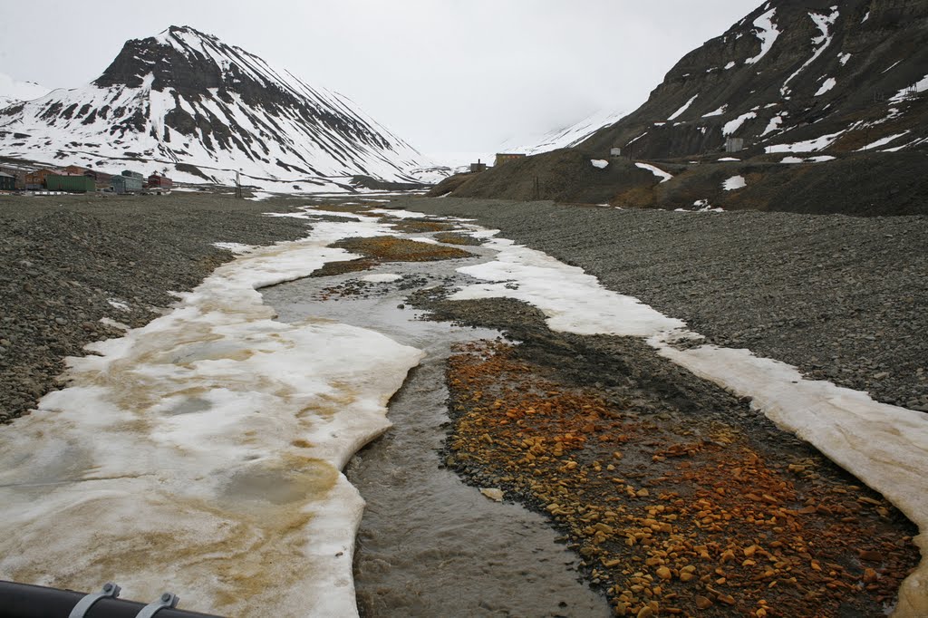 Longyearbyen river by longdistancer