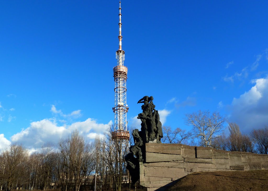 Monument aux victimes soviétiques à Babi Yar - Kiev by Nogent