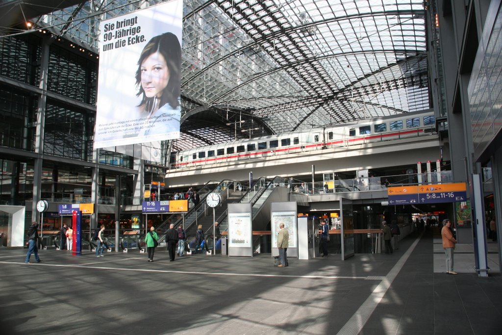 Hauptbahnhof Berlin-Lehrter Bahnhof; Berlin-Moabit by Carl030nl