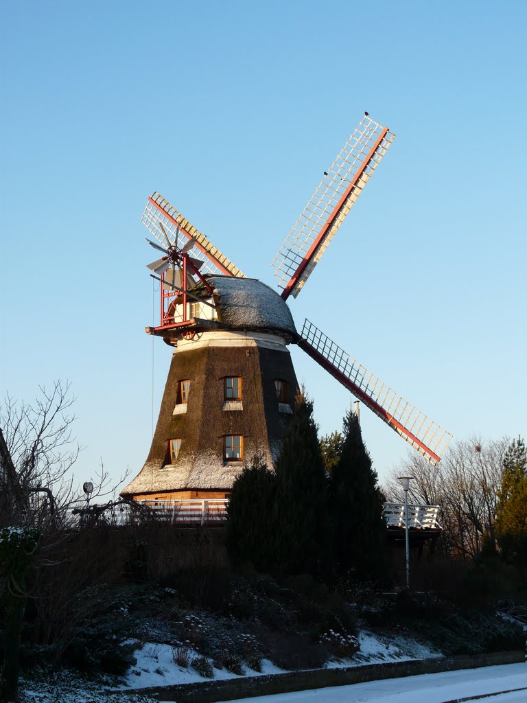 Germany_Mecklenburg_Banzkow_Lewitzmühle_dutch octagonal windmill with a revolving cap and platform_P1180194.JPG by George Charleston