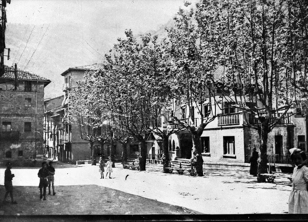 Plaza Zaharra XX. mendeko erdialdera by Soraluze Gogoan