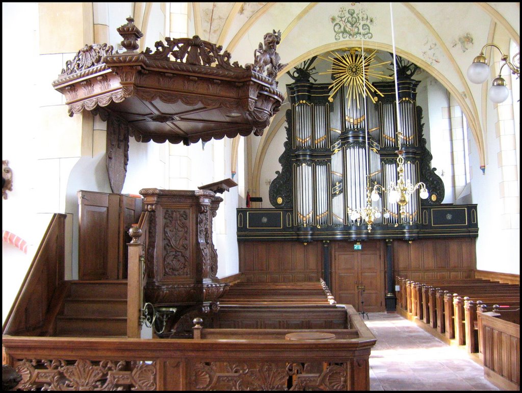 Middelstum: Preekstoel Hervormde kerk by © Dennis Wubs