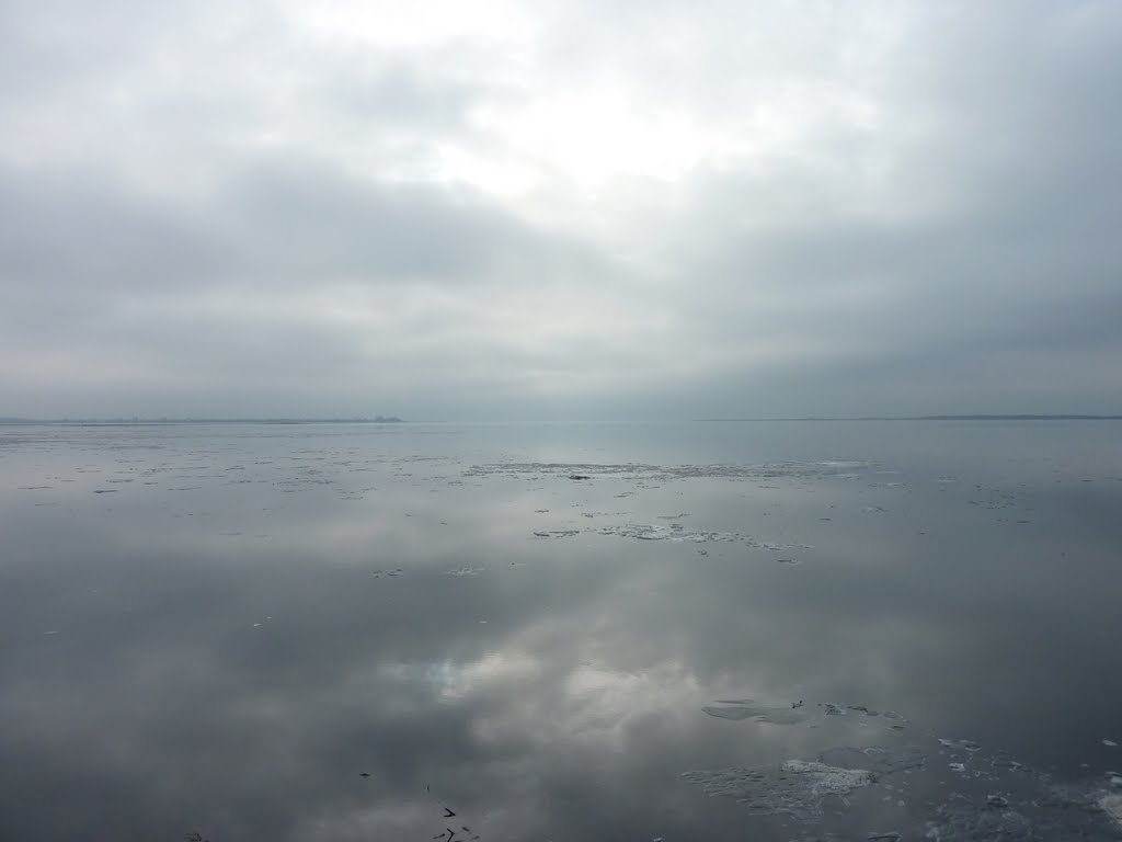 Winter auf Hiddensee: Blick vom Bessin auf den Bodden - links Rügen, rechts Hiddensee by Panzerknacker