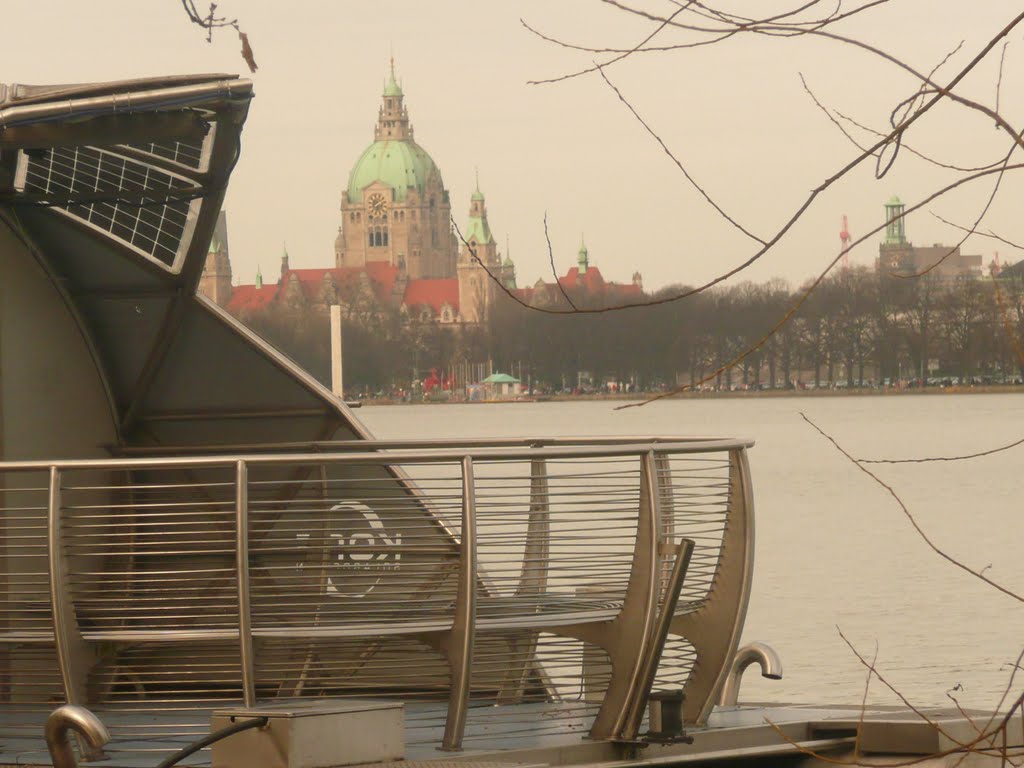 Hannover - Maschsee mit Rathaus by Heribert Duling