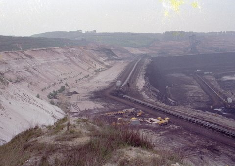 Coal mining near Köln by Gung