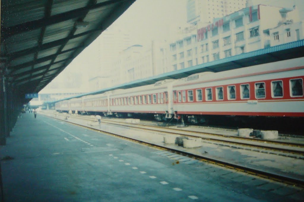 Bahnhof Chongqing/2002.10 by 小西 天