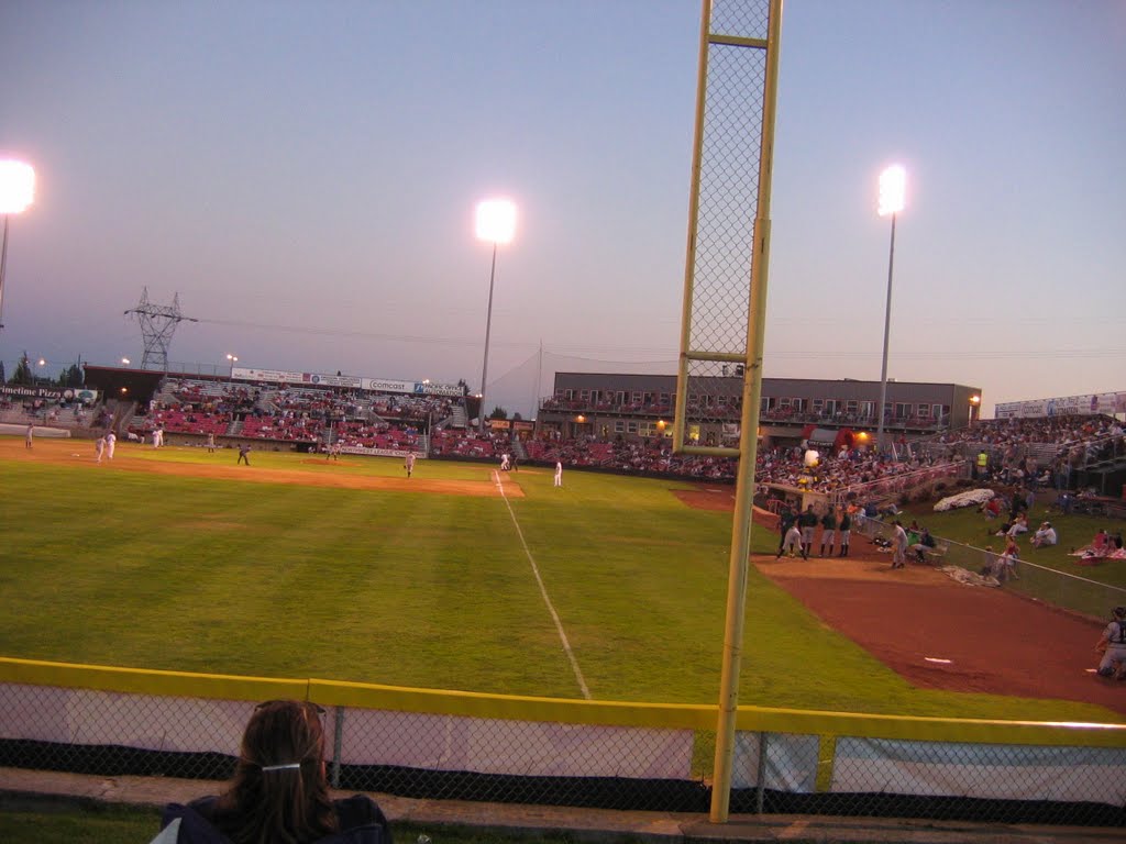 Looking in to the stadium by ghentmills