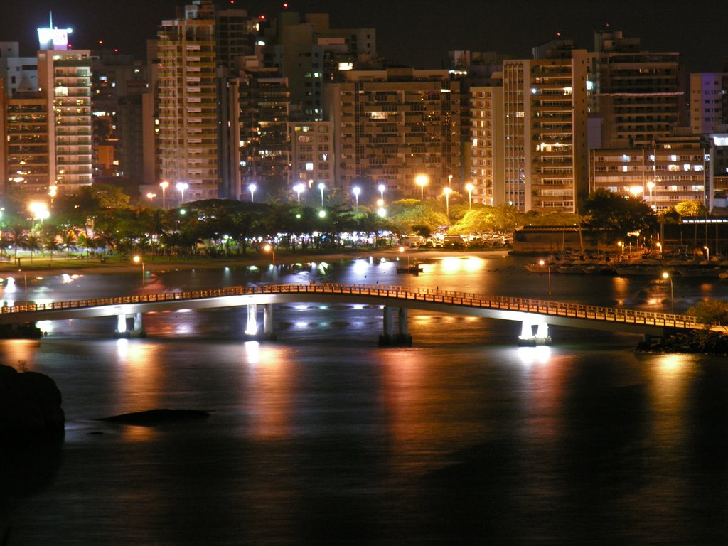 Vista noturna - a partir da Ilha do Boi by josias menescal