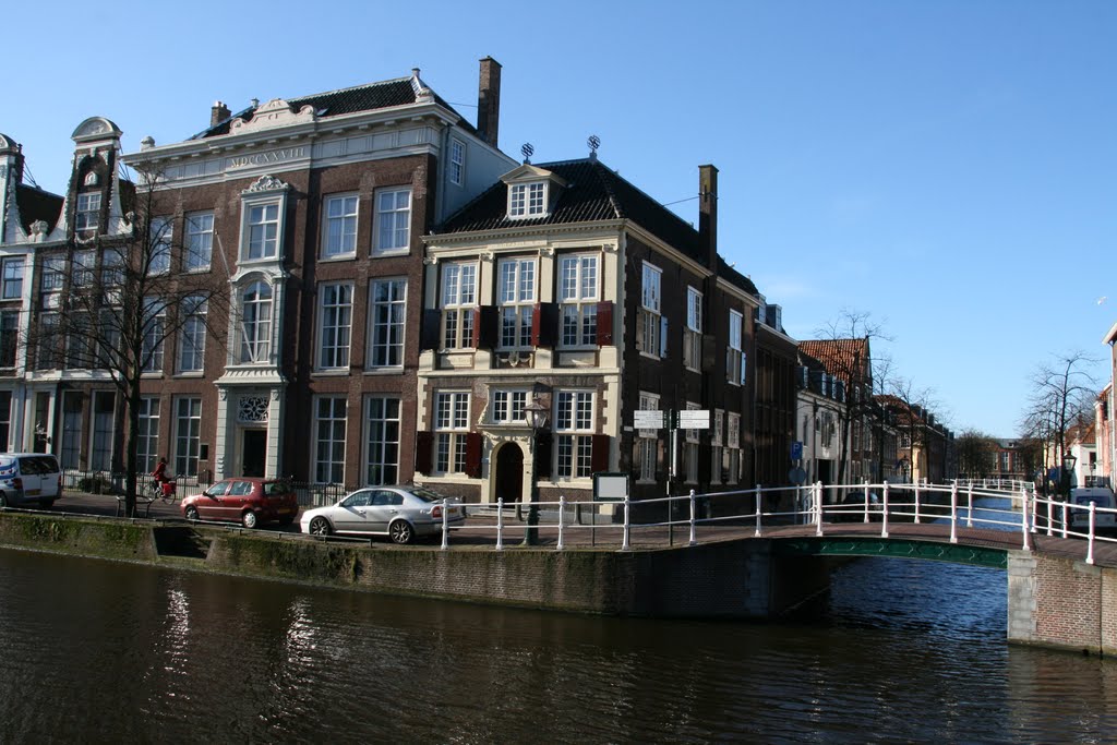 Groenhazengracht vanaf Rapenburg, Leiden. by Carl030nl