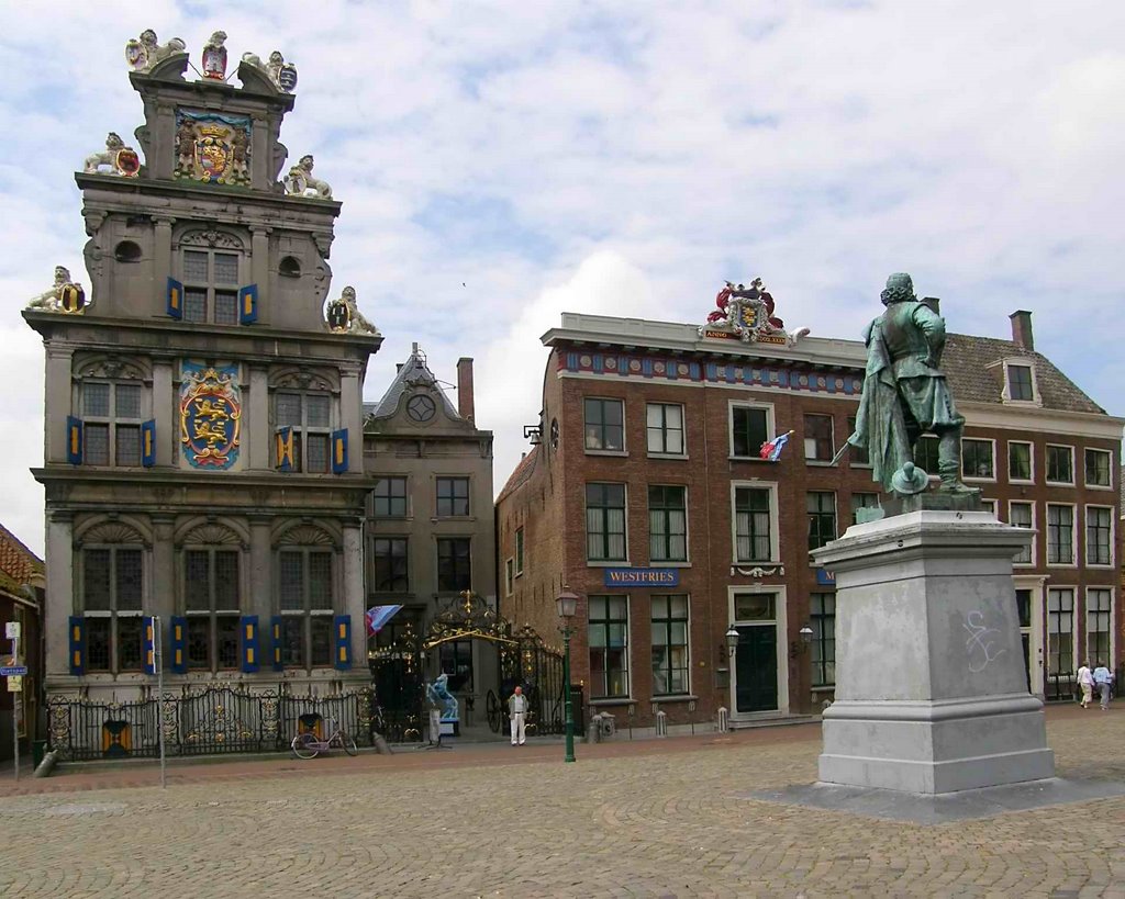 Netherlands, Hoorn, Square "De Roode Steen" with the Westfries Museum (built in 1632) and a statue of J.P. Coen (1587-1629), June 2007 by senna3