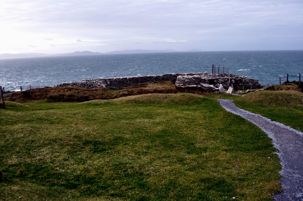 Dunbeg Promontory Fort by snowcopter