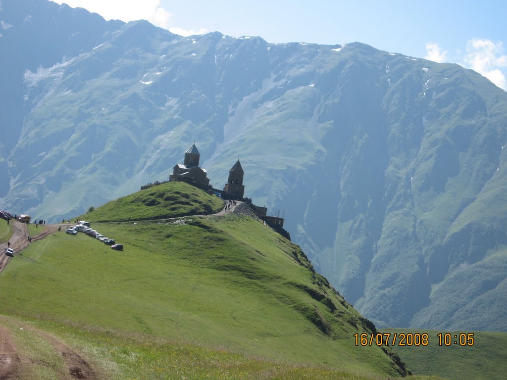 Stepantsminda-Sameba, Georgia by Nika Nemsitsveridze