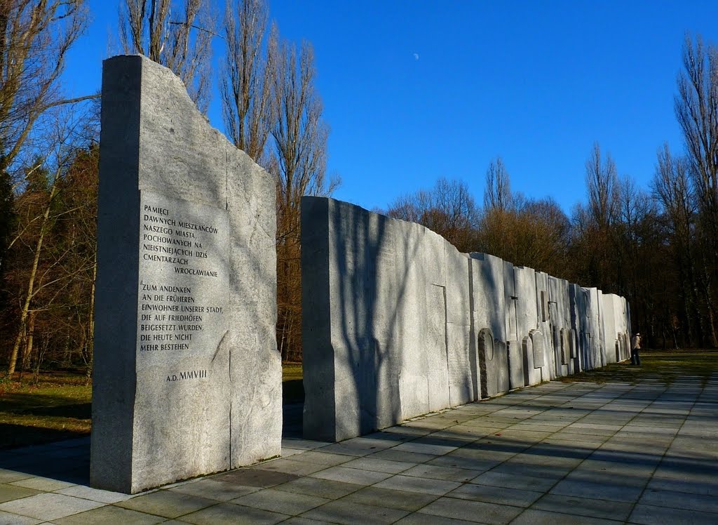 Denkmal "Zum Andenken" by marmarecki