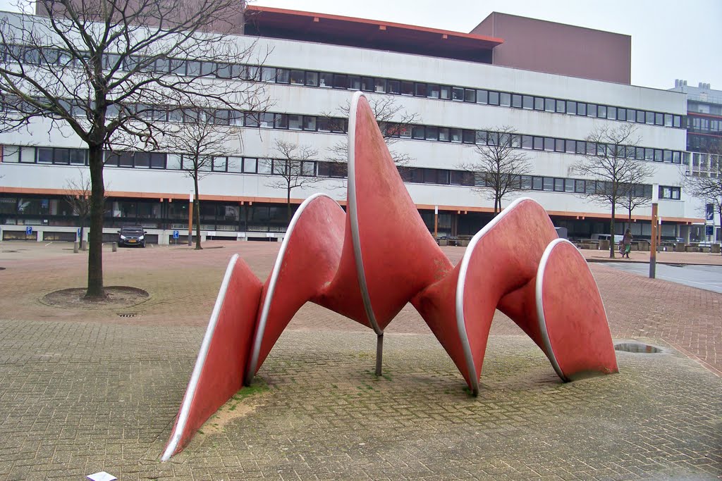 Krab loopt op de vrije universiteit amsterdam by Ted Potters