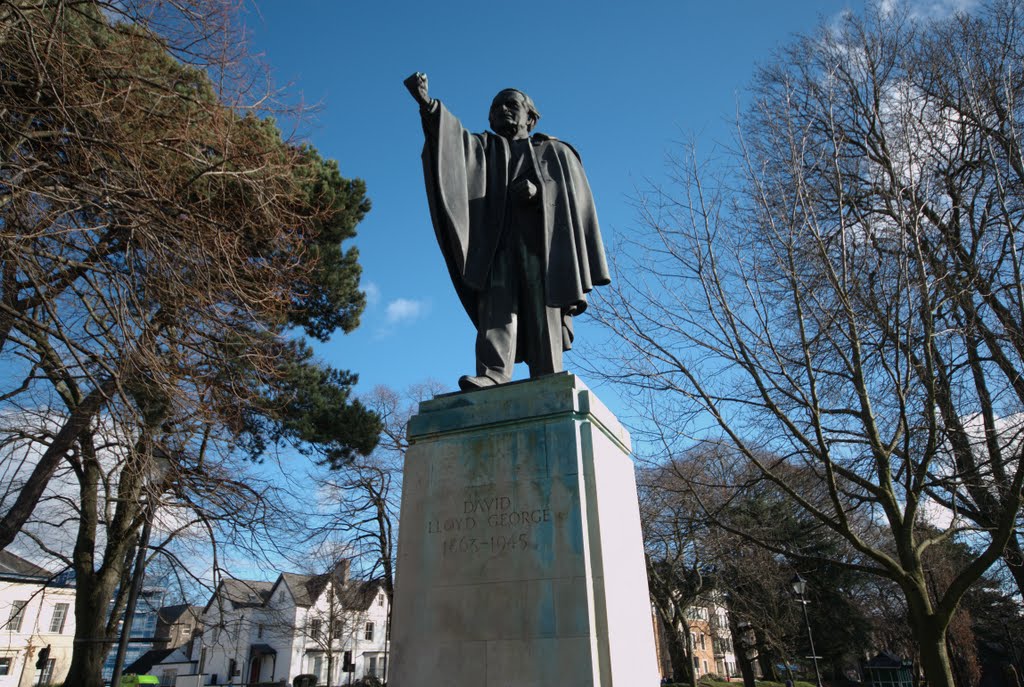 David Lloyd George Shakes His Fist At The Museum by fat-freddies-cat