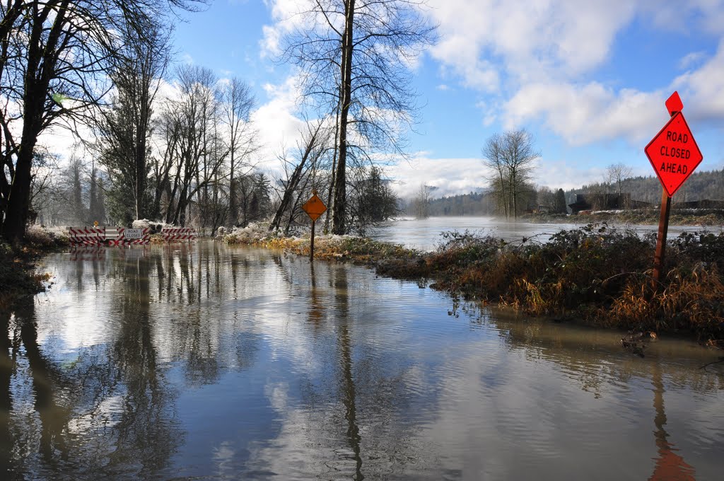 Neal Road Flood December 2010 by Warden34