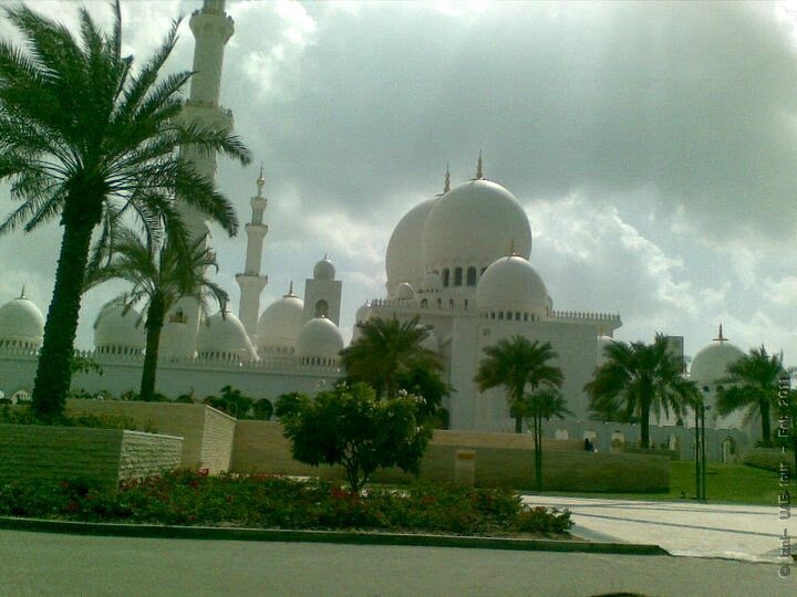 Sheikh Zayed Grand Mosque by Saltha Dsevenii