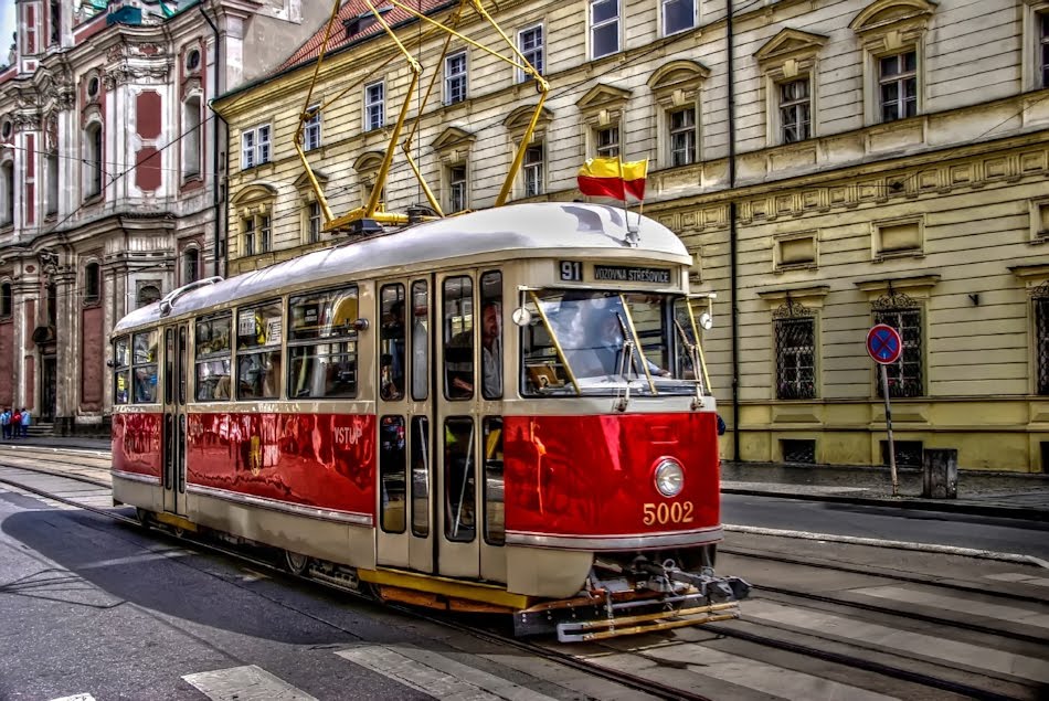 Strassenbahn-Prag by Aront