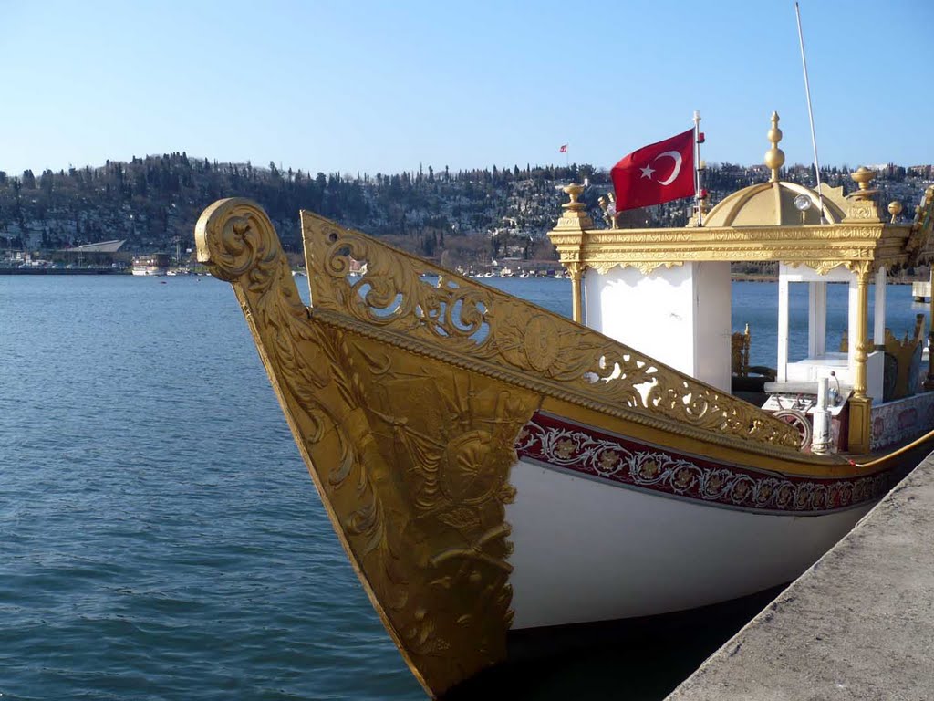 Turistik amaçlı tur teknesi Haliç / İSTANBUL by Remzi AYDIN