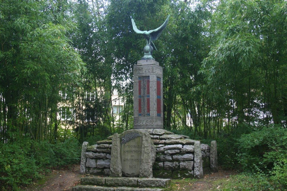 Jardin d'Agronomie Tropicale - Monument a la memoire des soldats malgaches morts pour la France by mablehome