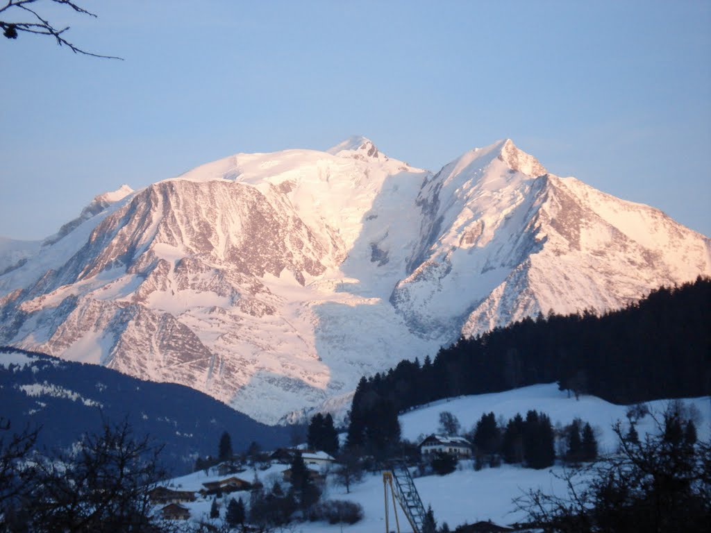 Couché de Soleil sur le Mont - Blanc by sokrell